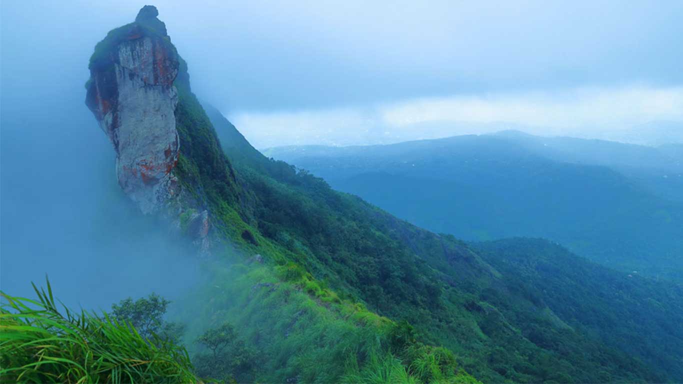 illakkal-kallu-vagamon-destination-tourism